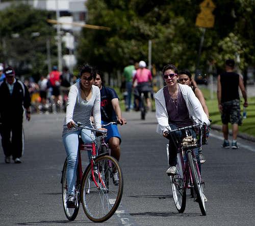 Andar de bicicleta: sozinho ou em grupo?